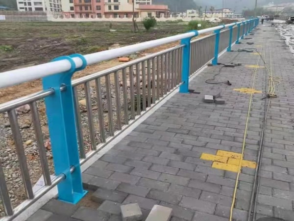 不銹鋼復合管護欄